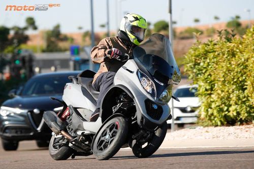 Presentación MP3 350/HPE 500 Sport-Business