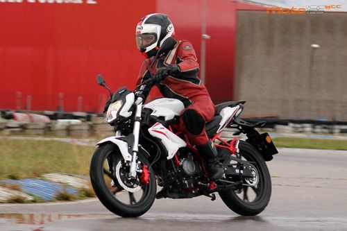 Primer contacto - Benelli BN 125