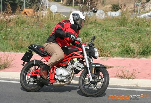 Motorhispania KN1 LC 125 - Escuela italiana