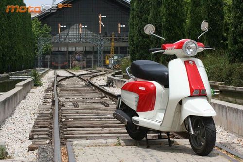 Lambretta LN 125 - Línea Férrea