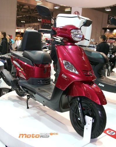 EICMA Novedades 2012 - Sym ComBiz 125