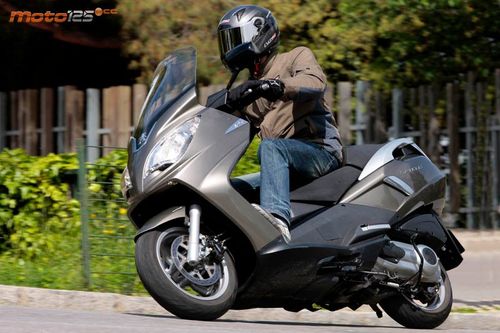 Peugeot Satelis 125i Urban - Tocando el cielo