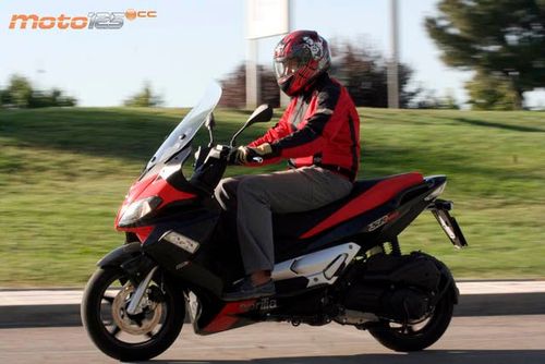 Aprilia SR Max 125 - Talla XXL