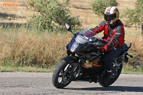 Hyosung Comet GT 125 R - Eres grande, pequeña