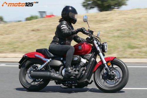 Mitt 125 MB Twin Custom - Custom tres delicias