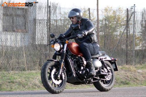 Prueba Hyosung Bobber GV125S - Nueva identidad