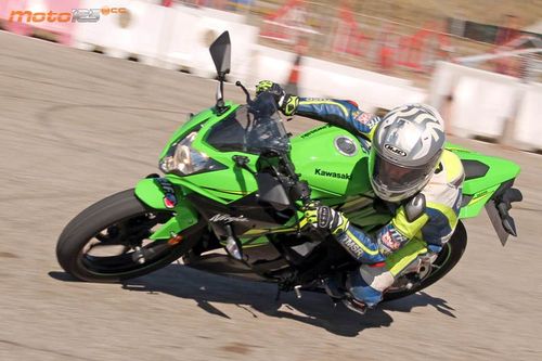 Kawasaki Ninja 125 - Estela verde