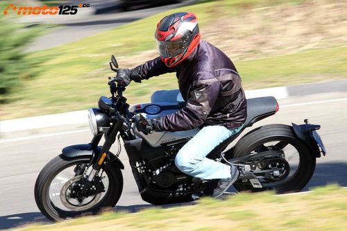 Brixton Crossfire 125 - Clásica del futuro