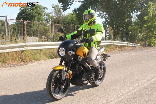 Prueba Yamaha XSR 125 - De buena familia
