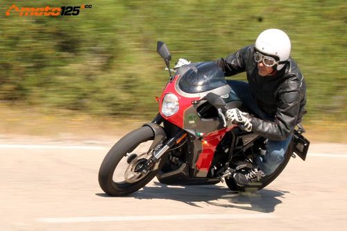 FB Mondial Pagani 125 - Siéntete piloto