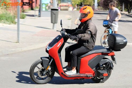 VMoto Soco F01 - Rueda alta eléctrico low cost