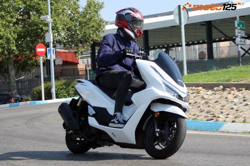 Honda PCX DX 125 ’25 - Un paso más hacia la perfección